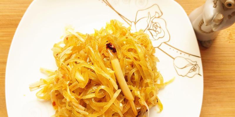 爽口青笋丝的做法（清爽美味，健康营养）