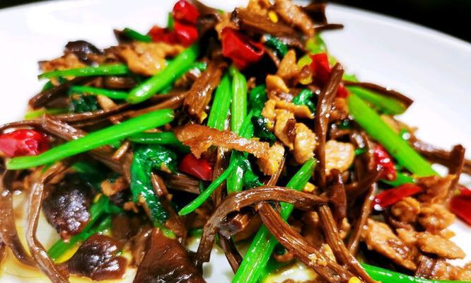 茶树菇炒肉片，营养美味好滋味（健康营养，食材丰富多样，茶树菇+猪肉双喜临门）