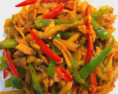 美味榨菜青椒炒肉丝的制作方法（快手家常菜，营养美味又下饭）