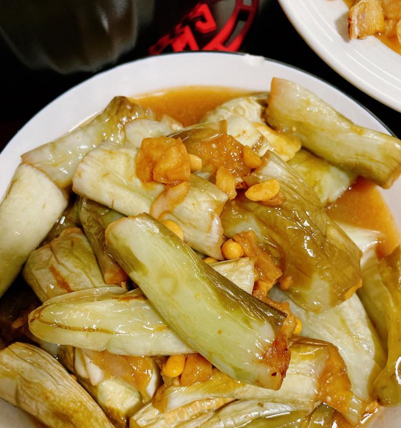 草鱼烧茄子，健康美味好滋味（美味佳肴，鲜香可口，）