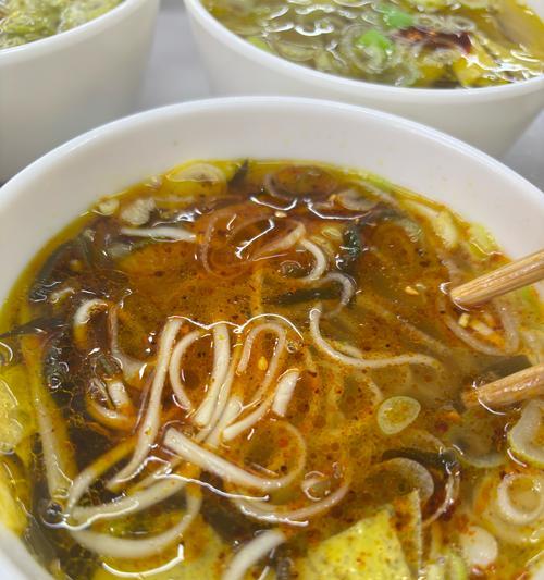 陕西特色美食——旗花面的制作方法（领略陕西美食文化，品尝地道旗花面的独特风味）