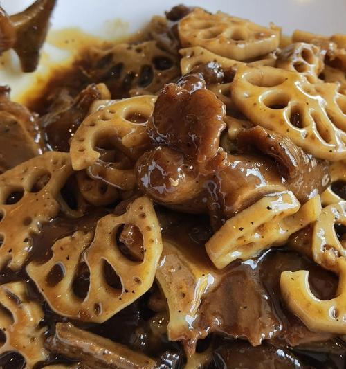 银耳火腿烩蚕豆的制作方法（营养美味的春季食谱）