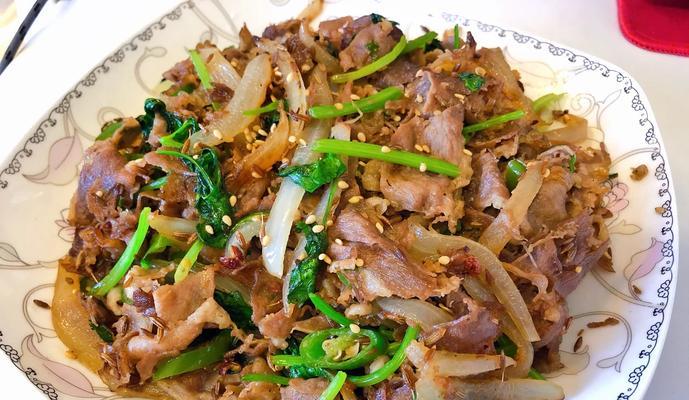 香菜羊肉的美食之旅（用香菜点缀的口感鲜美的羊肉料理）