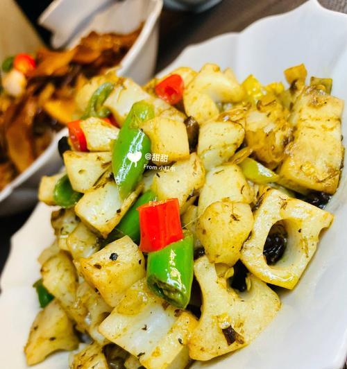 爆炒橄榄肉片，味道绝佳（鲜嫩的肉片，搭配橄榄丁，让你食欲大开）