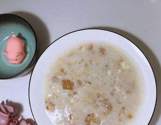教你轻松制作雪莲子桃胶银耳汤（营养又美味，抗寒暖身必备）