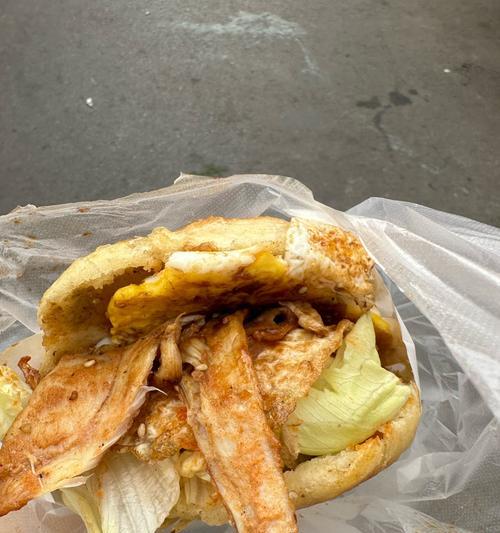以烧饼里脊为主材料的美食探秘（教你做出美味可口的烧饼里脊，健康又营养）