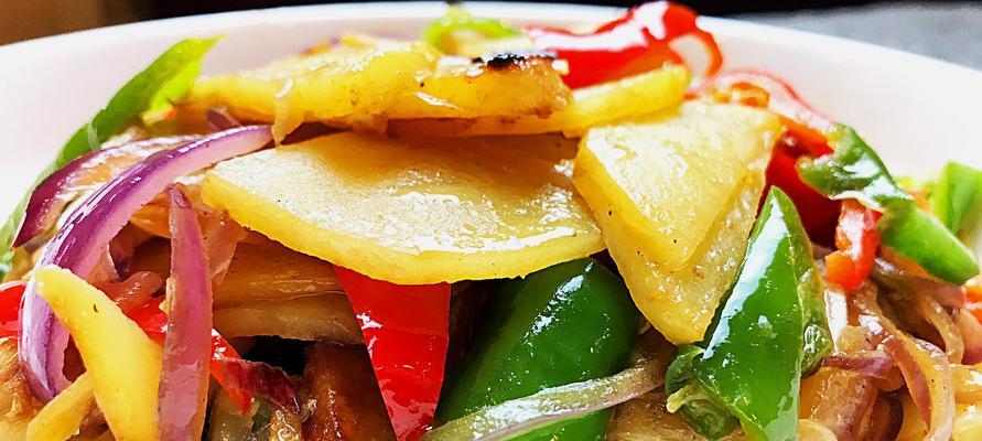 铁板土豆片的做法（用家常做法轻松做出美味土豆片）