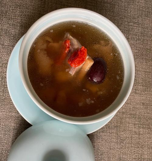 以西洋参红枣炖排骨，滋补又美味（家常营养的滋补佳品）