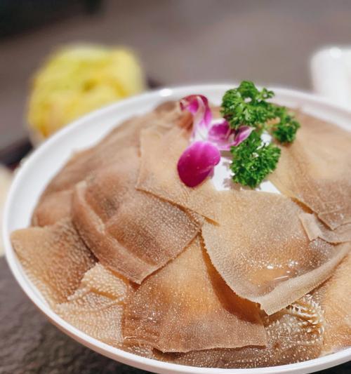 清爽美味的青瓜胡萝卜拌海发菜（健康营养，美味可口）