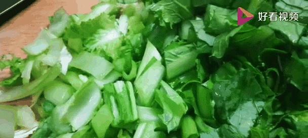清爽美味！虾皮拌小白菜的做法（做法简单，口感鲜美，让你爱上素菜的一道佳肴）