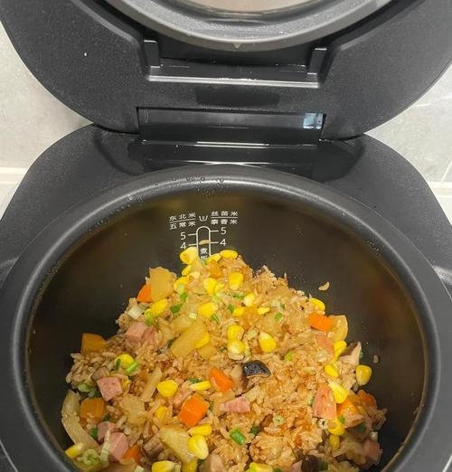 香肠洋芋焖饭的制作方法（美味易做的经典家常菜肴）