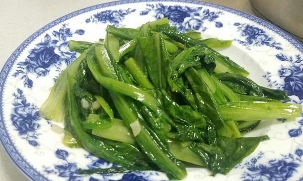 蒜蓉炒甜麦的家常做法（香气扑鼻，口感酥软，让你欲罢不能）