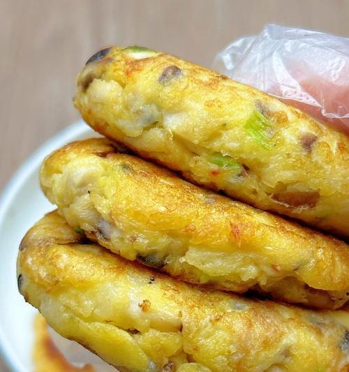 DIY白萝卜猪肉馅饼（健康美味的家常小点心，白萝卜的好处让你爱不释手！）