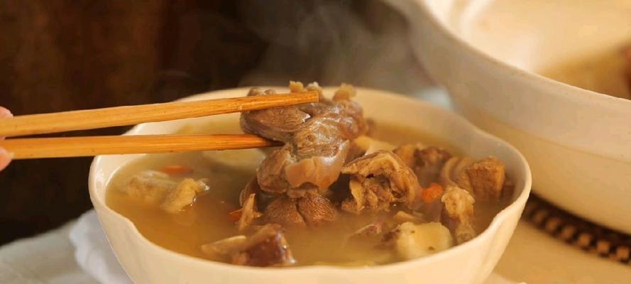 暖心养生（以羊肉为底，生姜调味，暖胃暖心，让你一冬季无忧）