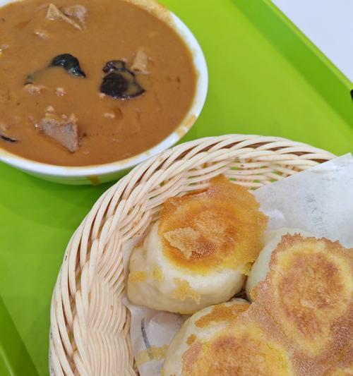 尝鲜特色煎面，美味与健康兼备（探寻独特的煎面制作技巧，为你呈现饕餮美食盛宴）