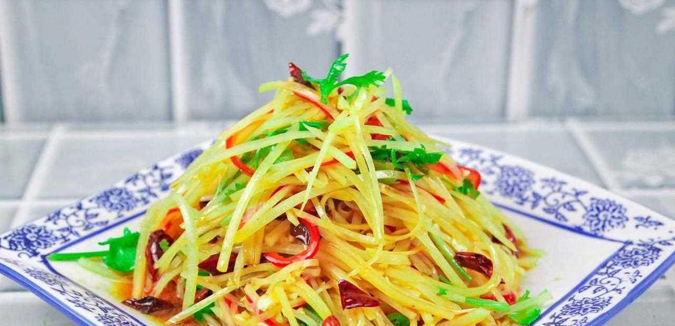 水果拌土豆丝，健康美味的佳肴（如何制作一道好吃又健康的水果拌土豆丝）